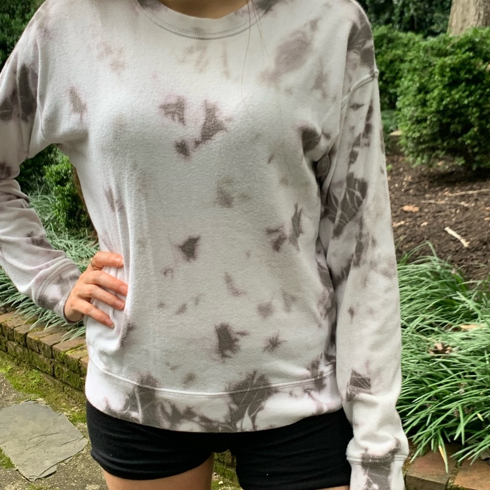 Comfy cream and grey tie dye sweatshirt.